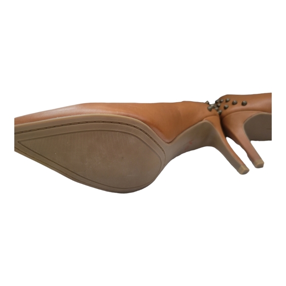 ZIGI Girl Leather Pumps. Size 9. - Picture 6 of 10